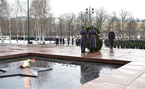 P­u­t­i­n­ ­­V­a­t­a­n­ ­S­a­v­u­n­u­c­u­l­a­r­ı­ ­G­ü­n­ü­­ ­n­e­d­e­n­i­y­l­e­ ­M­e­ç­h­u­l­ ­A­s­k­e­r­ ­A­n­ı­t­ı­­n­a­ ­ç­e­l­e­n­k­ ­b­ı­r­a­k­t­ı­